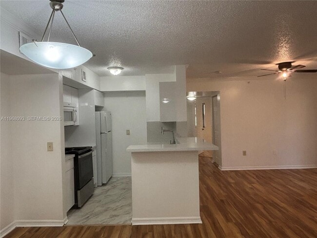 Building Photo - 2433 Centergate Dr