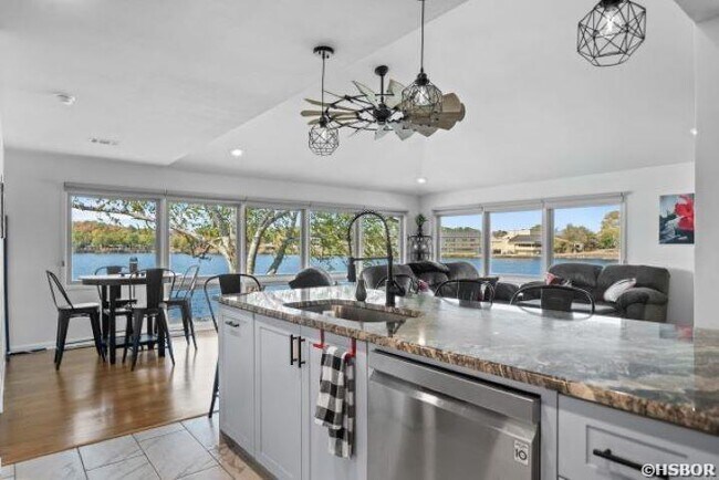 Building Photo - 100 Bayou Point