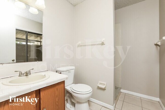 Building Photo - 2084 Everest St