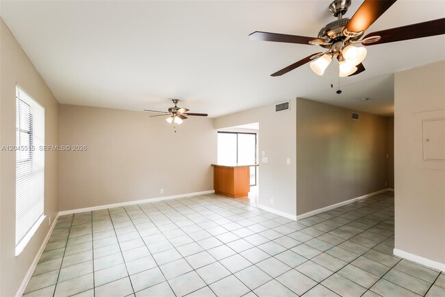Building Photo - 1430 W Sandpiper Cir