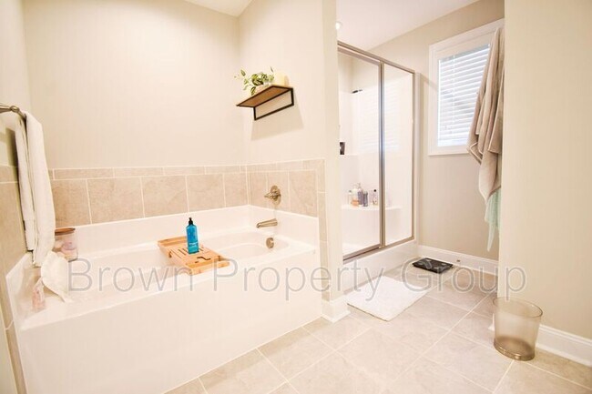 Building Photo - 517 Rempstone Ln