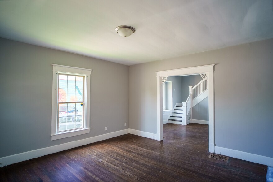 Entry way - 1920 E Washington St