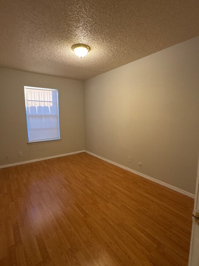 Building Photo - 920 San Pedro Dr SE