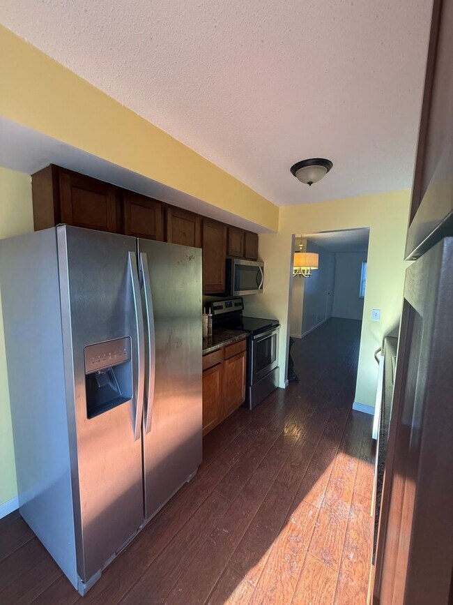 Building Photo - Grants Farm Condo!