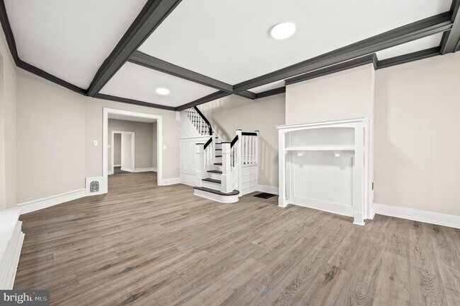 Building Photo - 5011 Larchwood Ave