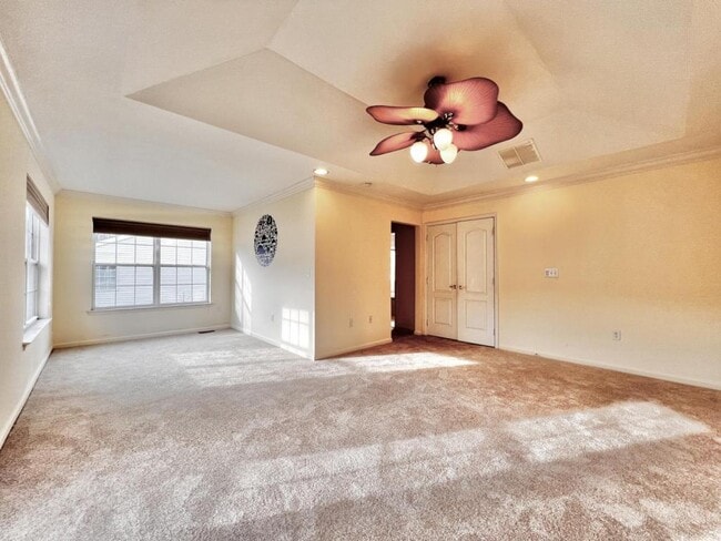 Building Photo - 211 Hawthorne Way