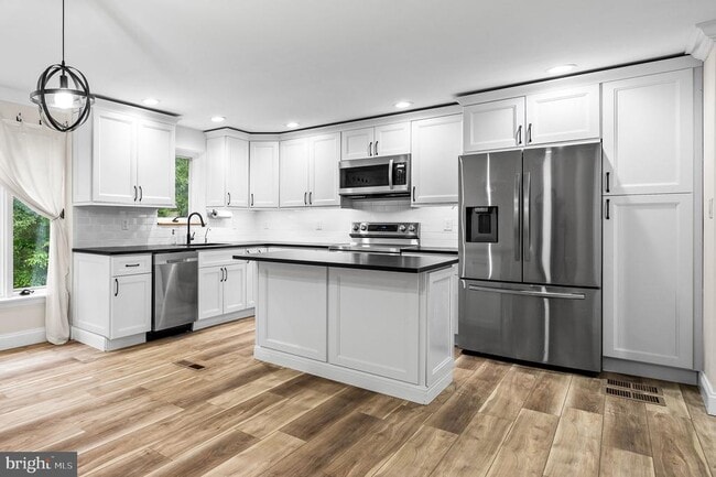 Building Photo - 43 Gunning Ln