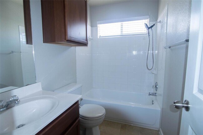 Building Photo - 504 Comal Run
