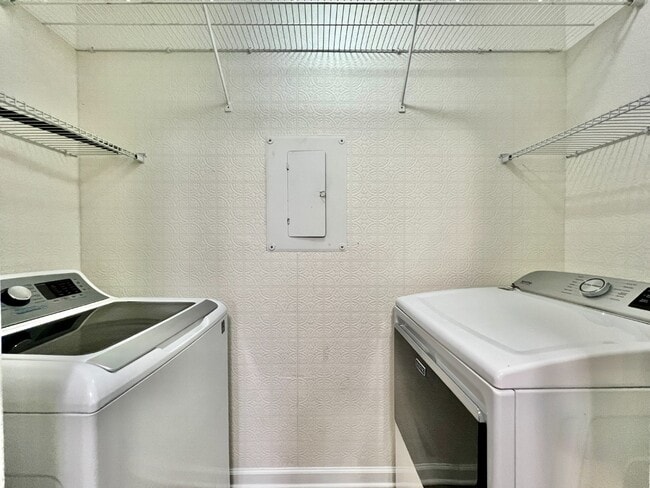 Building Photo - 11187 Harrowfield Rd