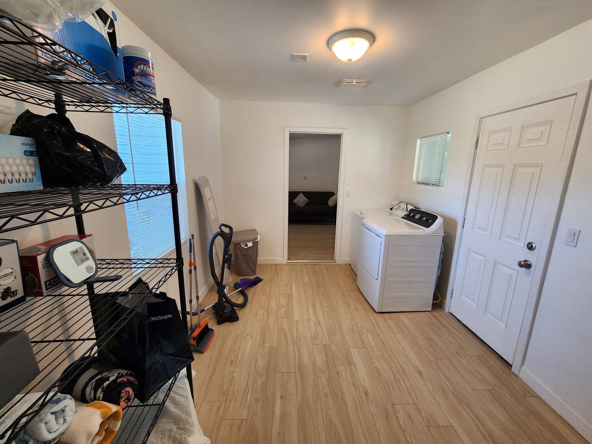 Building Photo - 9682 Sunland Blvd