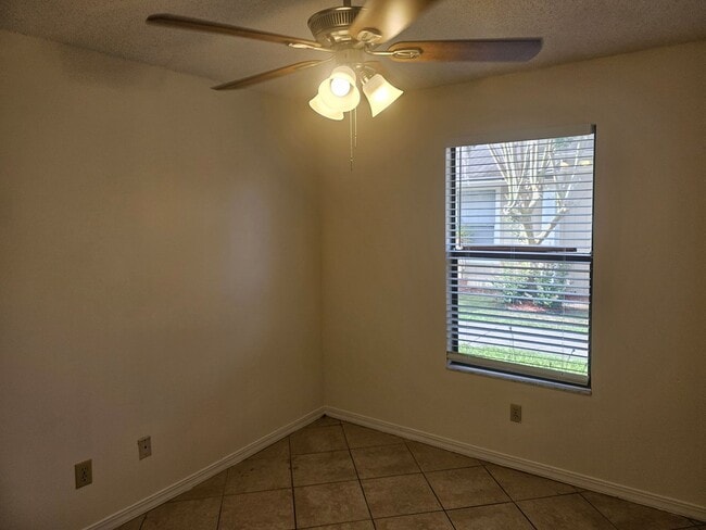 Building Photo - $995.00 - 2/2 - Newly Upgraded