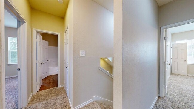 Building Photo - 609 Peyton St