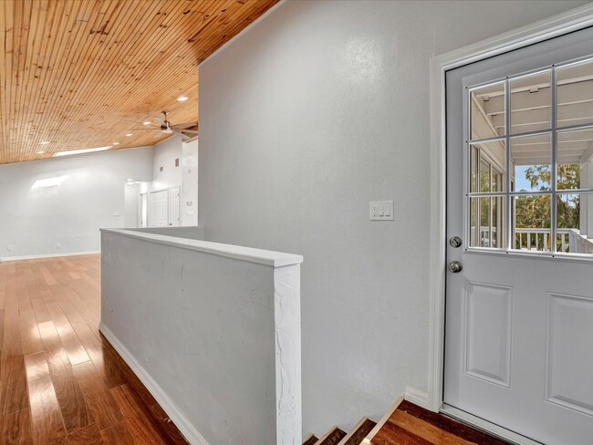 Building Photo - 631 32nd Ave Dr E