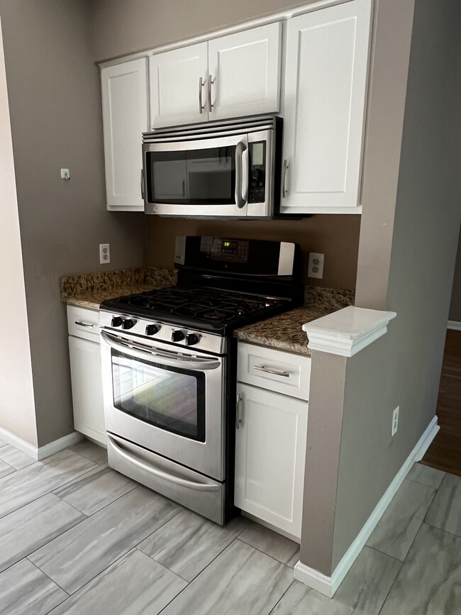 Building Photo - 14 Orient Way