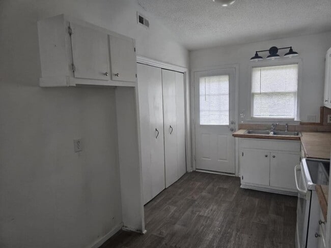Building Photo - 113-A Toby Cr