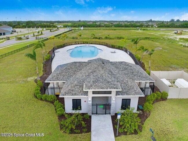 Building Photo - 705 Kylar Dr NW