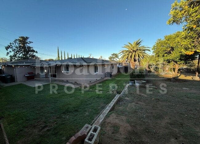 Building Photo - 440 Chestnut Ln