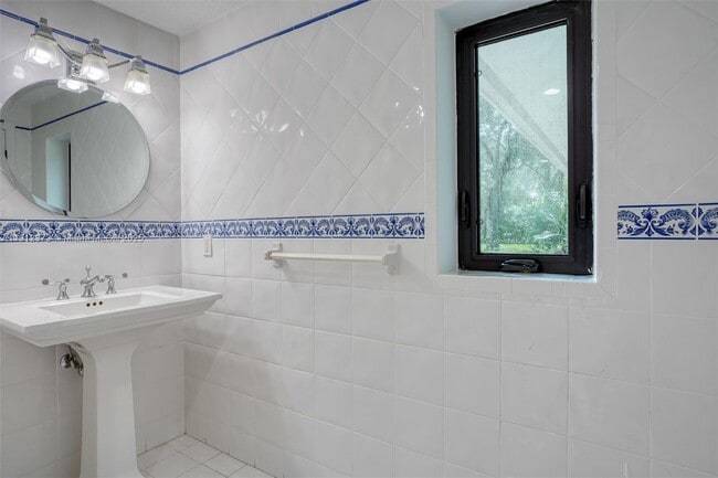 Building Photo - 6230 SW 112th St