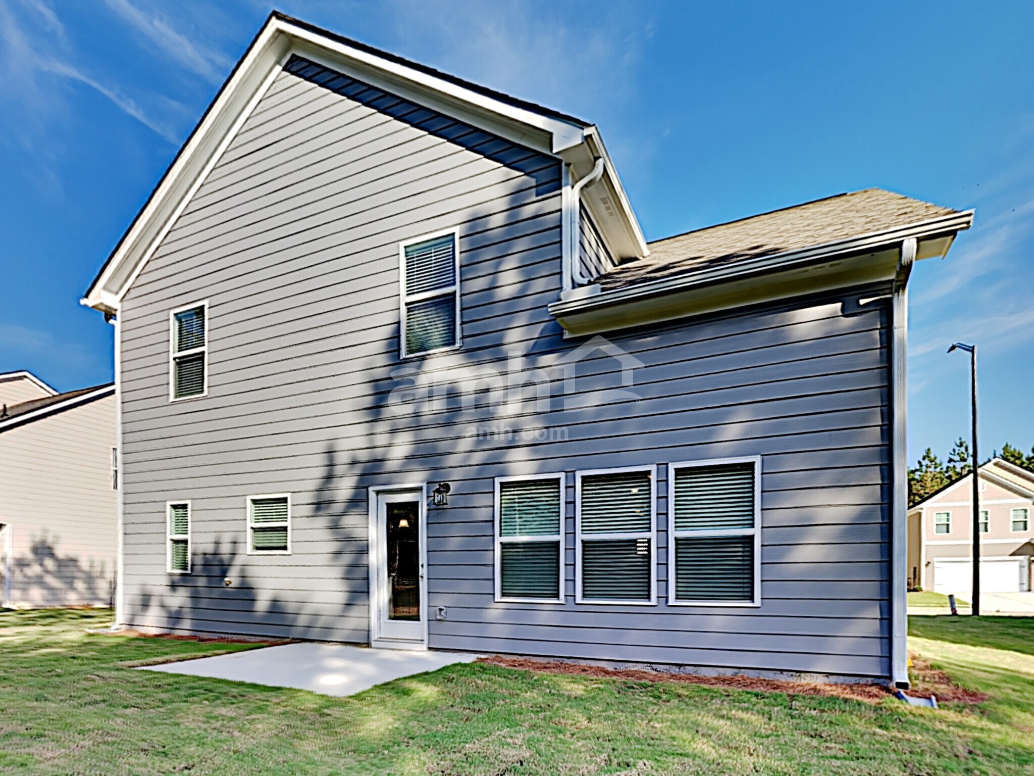 Building Photo - 441 Camp dr