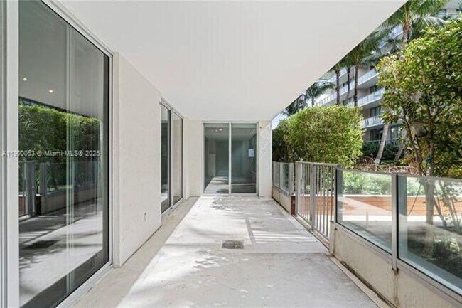 Building Photo - 3451 NE 1st Ave