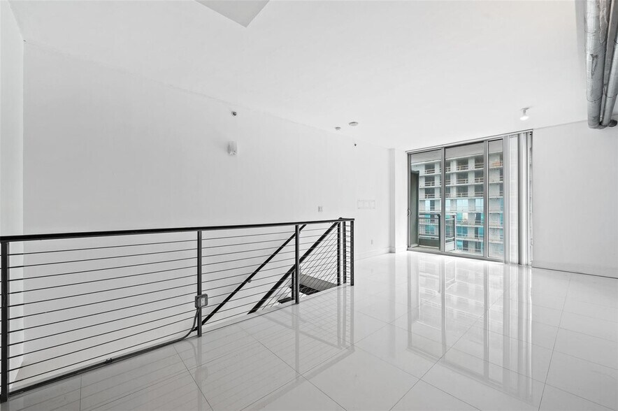 Building Photo - 690 SW 1st Ct