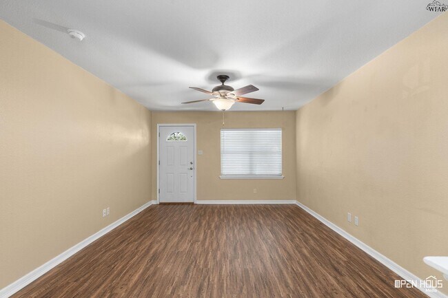 Building Photo - 1218 Glendora Dr