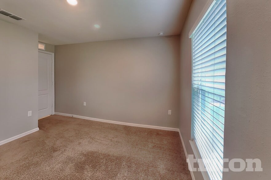Building Photo - 57 Pilgrim Dr