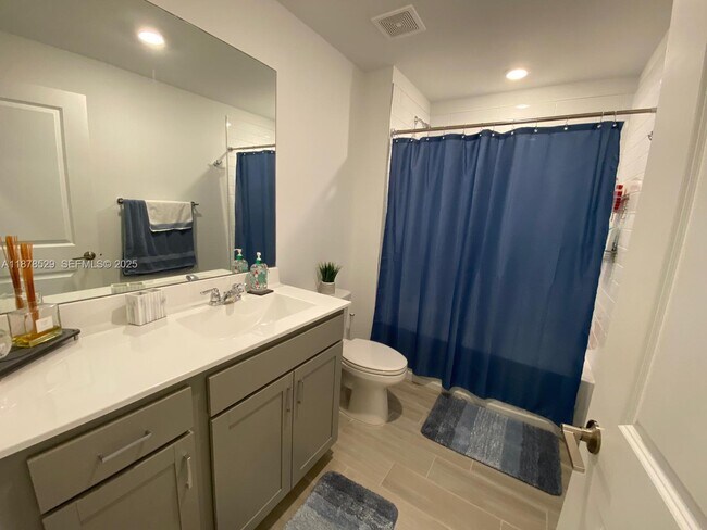 Building Photo - 11060 Middle Strm Dr