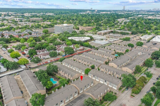 Building Photo - 9850 Pagewood Ln