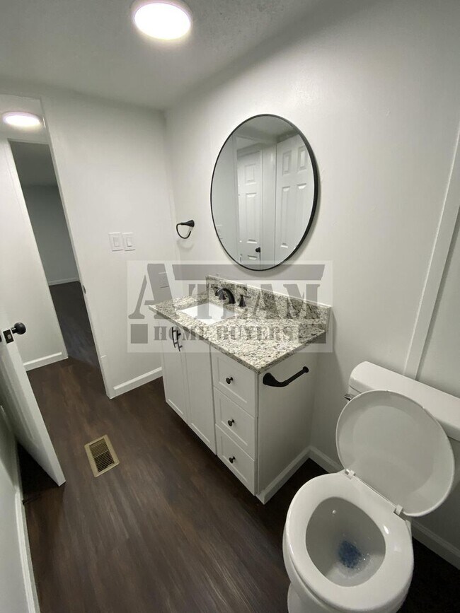 Building Photo - Fully Remodeled 3 Bed 2 Bath on Large lot.