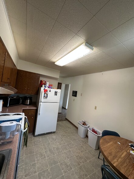 Building Photo - 516 Kendall Ave S