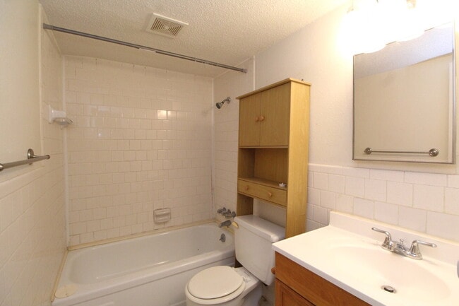 Building Photo - Bayfront Living Minutes from Downtown, NAS...