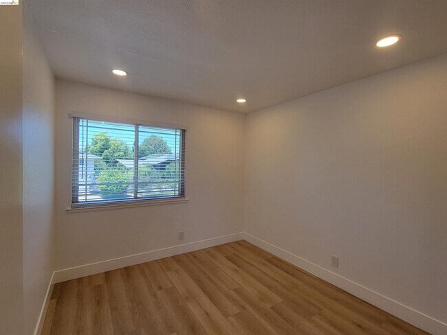 Building Photo - 2210 Sierra Ct