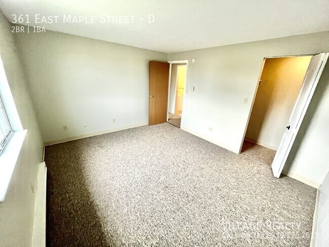 Building Photo - 361 E Maple St