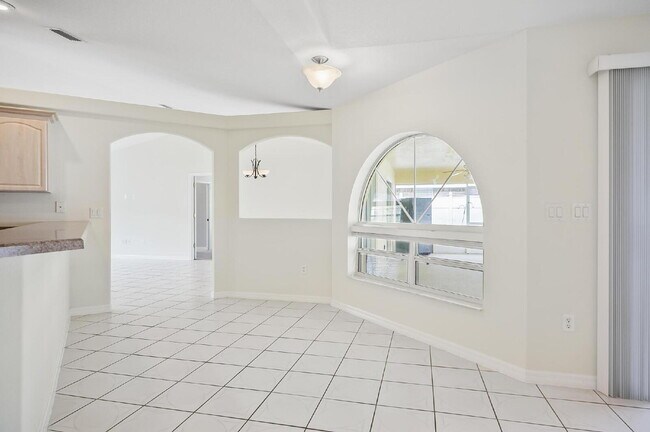 Building Photo - Palm Harbor Pool Home