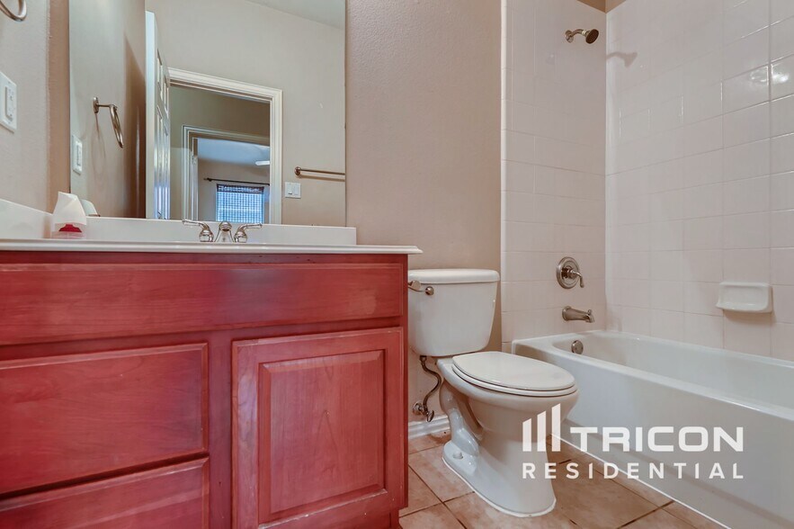 Building Photo - 5921 Sea Bass Ct