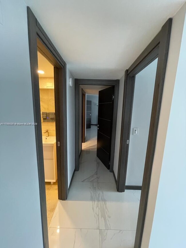 Building Photo - 2049 S Ocean Dr