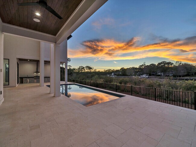 Building Photo - 330 Kelly Plantation Dr