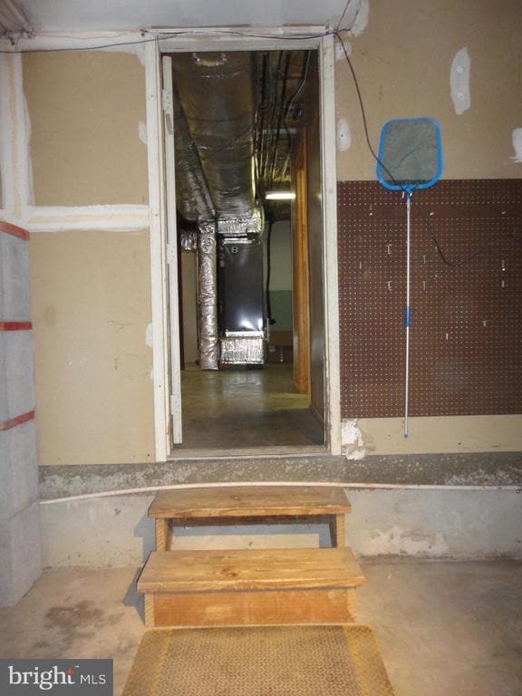 Building Photo - 814 Rustic Ln