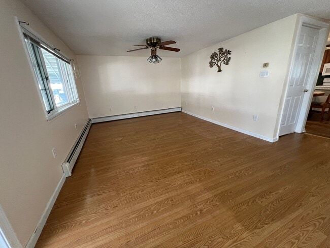 Building Photo - Newly Renovated 3 Bed/1 Bath Single Family...