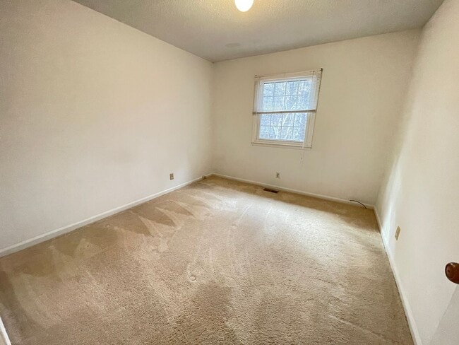 Building Photo - Lovely 3br 2ba home in quiet Chapel Hill neighborhood, walking distance to McDougle Elementary!