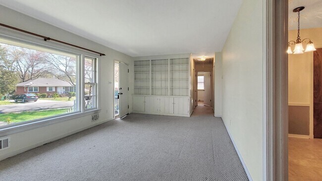 Building Photo - STUNNING 3 bedroom home with a BEAUTIFUL garden in Dumbarton. COME SEE!