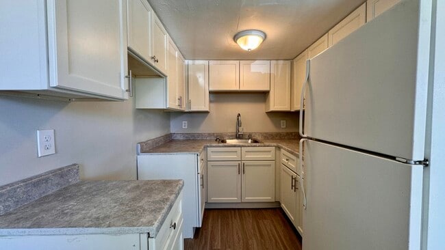 Building Photo - 141 NE 6th Ave