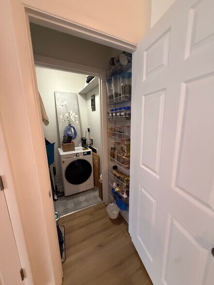 Building Photo - 2 Center Rd