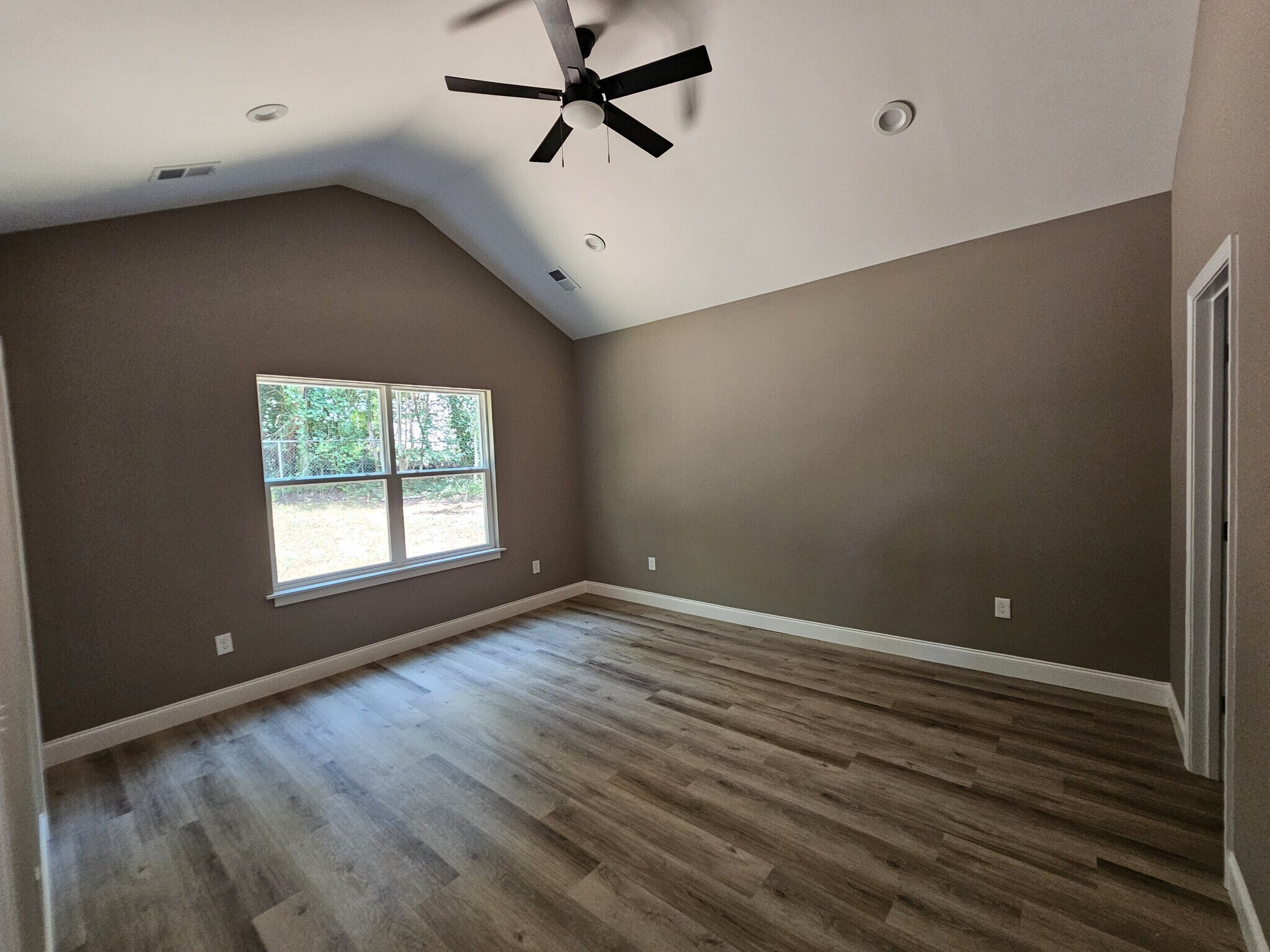 Building Photo - 305 Appian Dr