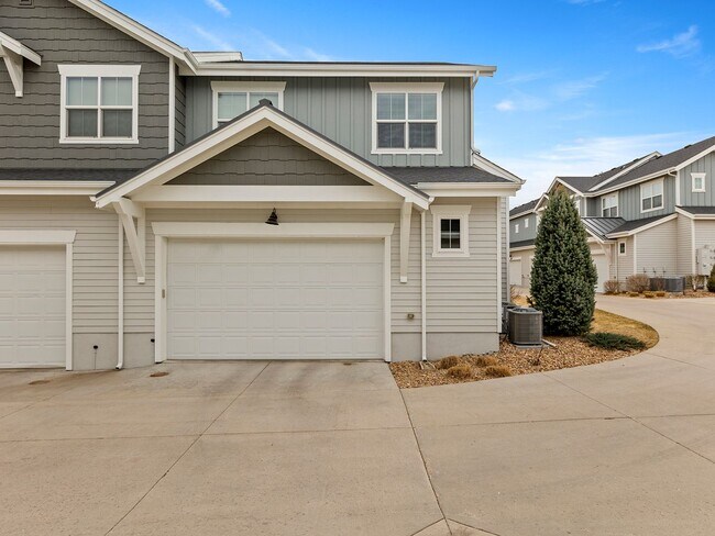 Building Photo - 3-Bedroom 2.5-Bath Townhome Loveland, CO!