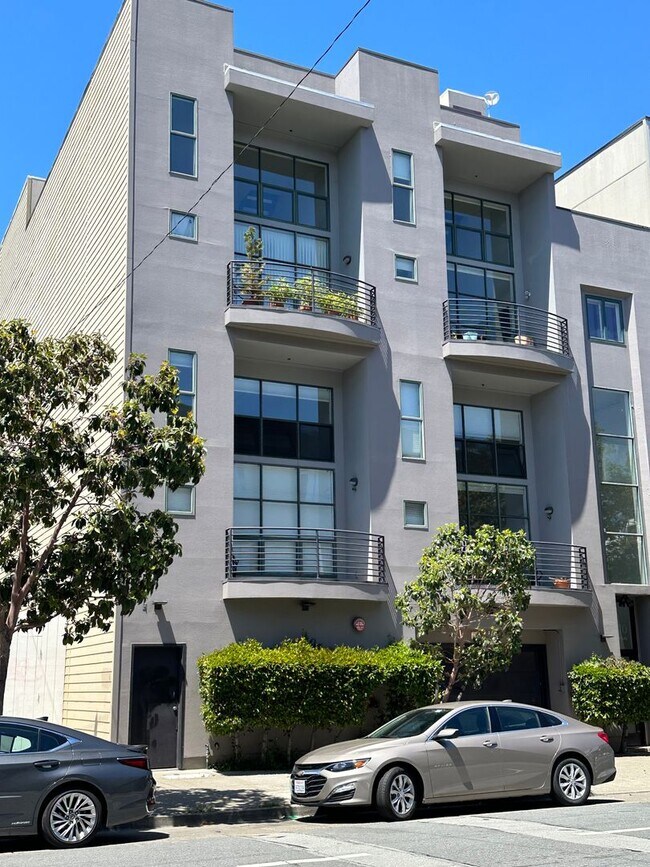 Building Photo - SPACIOUS 1-Bedroom 1.5 bath Live/Work loft...