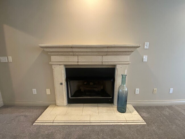 Building Photo - Broken Arrow Schools-Gated Community!