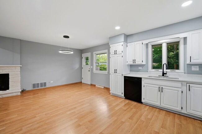 Building Photo - 152 Crestwood Dr