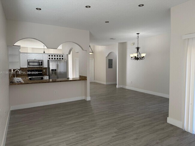 Building Photo - 5521 SW 158th Ct